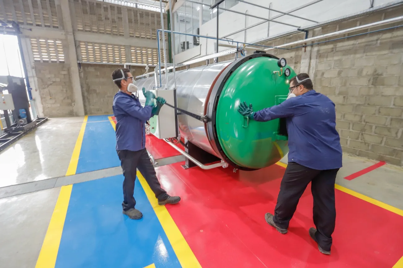Autoclave para tratamento de resíduos de saúde